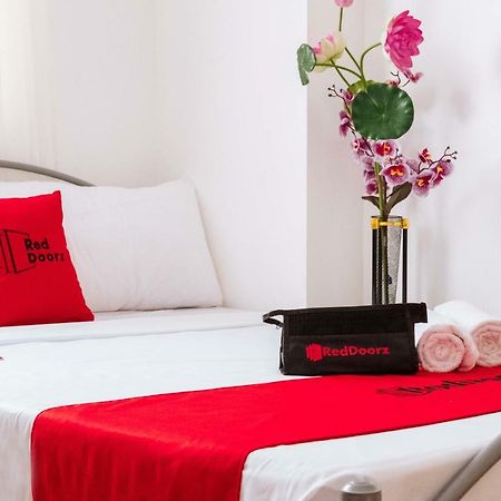 Reddoorz Premium @ Amaia Skies Avenida Manila Exteriör bild